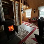 Cozy Off-grid - No Power, No Running Water 度假居 *