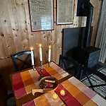 Cozy Off-grid - No Power, No Running Water * Skretteberg