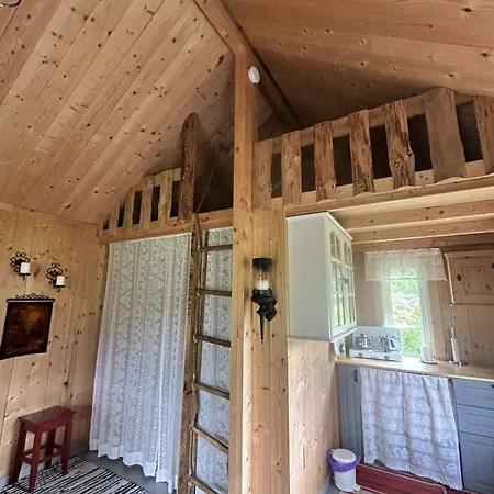 Cozy Off-grid - No Power, No Running Water Skretteberg